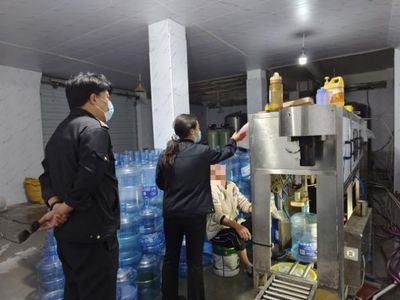 泉露净水器:无证生产桶装饮用水 4家“黑作坊”被查